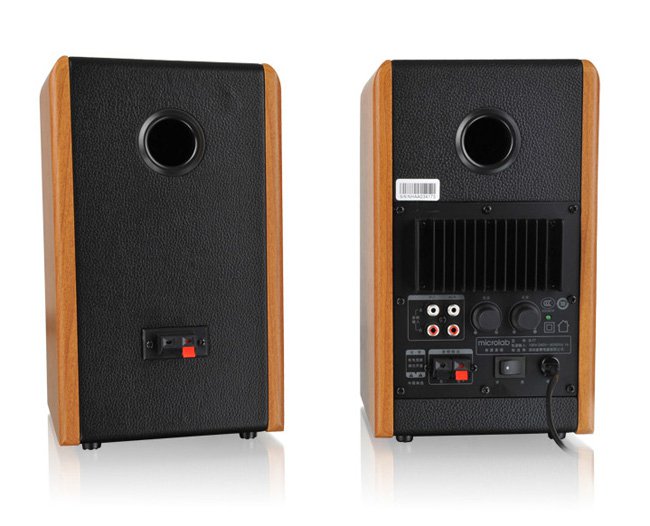 麦博b77的主音量调节旋钮在主箱的正面右下角,操作使用方便.